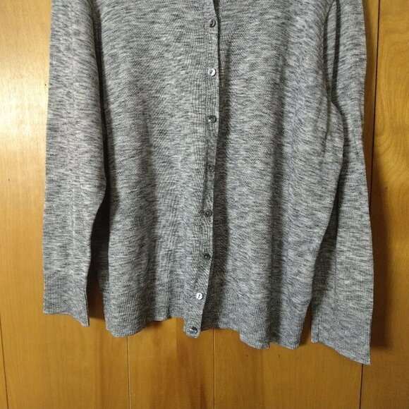 Croft & Barrow Women's 1X? Gray Button Front Cardigan Sweater Casual Classic - Picture 3 of 5